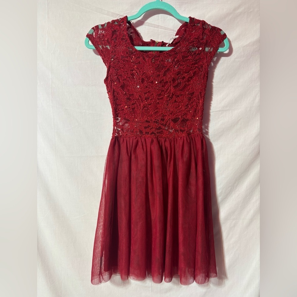 Charlotte Russe Womenโs Red Lace Dress
